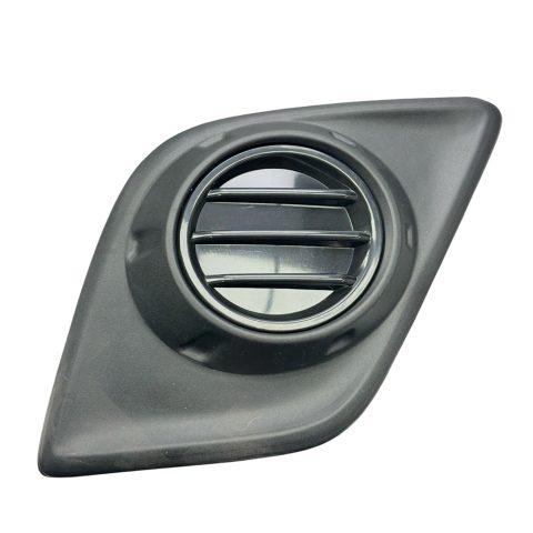 Toyota Hilux 15-17 Sağ Sis Lambası Kapağı (Sissiz)